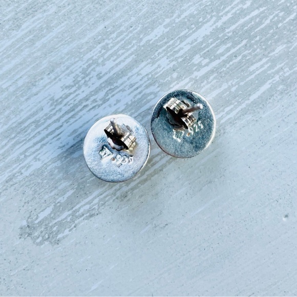 Silpada .925 Sterling Silver Hammered post earrings - Picture 2 of 4